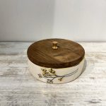 شکلات خوری گرد بدنه سرامیکی در چوبی دستساز سایز 16 سانتیمتر رنگ سفید کد 003