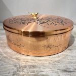 شکلات خوری گرد مسی دستساز طرح نستعلیق سایز بزرگ - Image 3