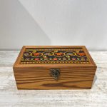 جعبه چوبی مربع 12 در 22 سانتیمتر پته دوزی دستساز طرح ایرانی کد 002