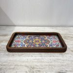 سینی چوبی مستطیل سایز 28 در 18 سانتیمتر طرح کاشیکاری کد 023