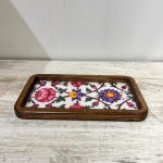 سینی چوبی مستطیل سایز 23 در 13 سانتیمتر طرح کاشیکاری هفت رنگ کد 027