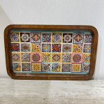 سینی چوبی مستطیل سایز 28 در 18 سانتیمتر طرح کاشیکاری کد 029 - Image 3
