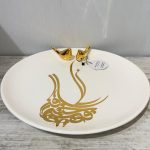 دیس پذیرایی / شیرینی خوری سرامیکی گرد لیبل طلا دستساز طرح نقاشی خط