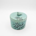 شکلات خوری گرد لیبل مشکی سرامیکی دستساز طرح صدای سخن عشق رنگ فیروزه ای