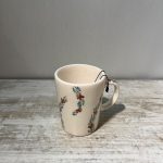 ماگ سرامیکی دستساز طرح گل سرخی